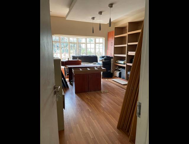 700M² OFFICE FOR SALE IN DUNKELD WEST